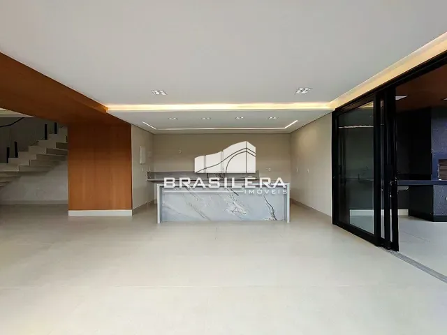 Casa com 269m² 3 quartos e 5 banheiros, à venda, no bairro Jardins Versalhes em Aparecida de Goiânia