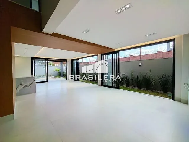 Casa com 269m² 3 quartos e 5 banheiros, à venda, no bairro Jardins Versalhes em Aparecida de Goiânia