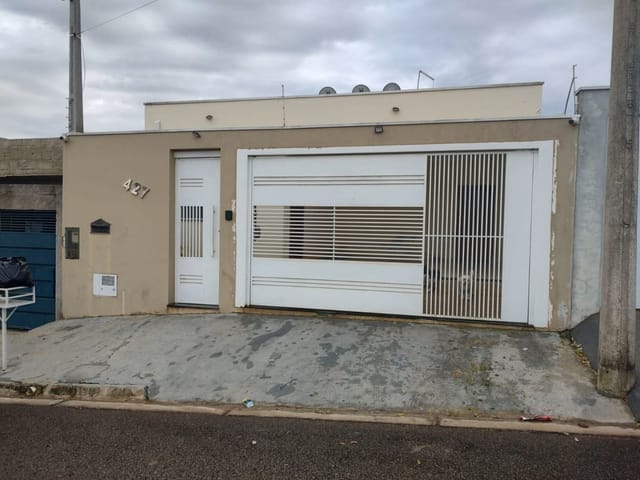 Casa com 200m² 2 quartos e 2 banheiros, à venda, no bairro Jardim Aurora em São João da Boa Vista