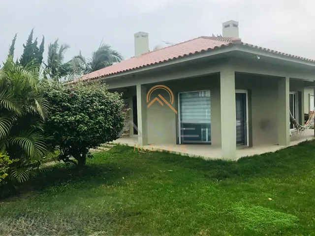 Casa com 600m² 3 quartos e 3 banheiros, à venda, no bairro Laranjal em Pelotas