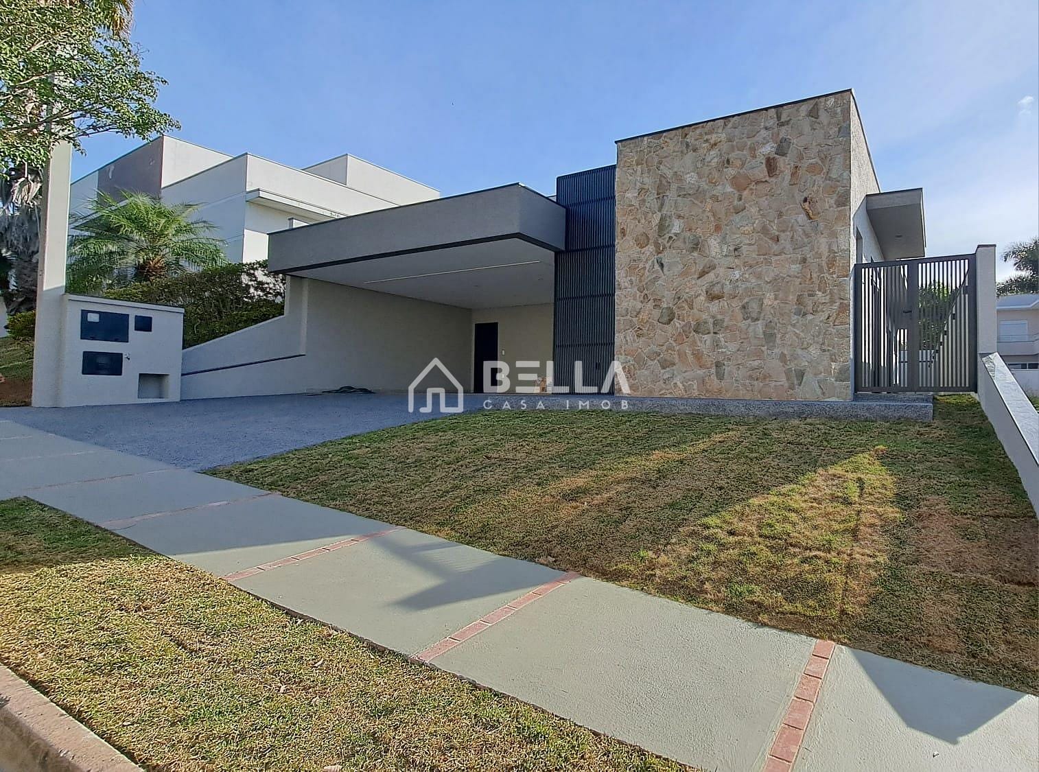Casa à venda com 3 quartos, 220m² - Foto 1