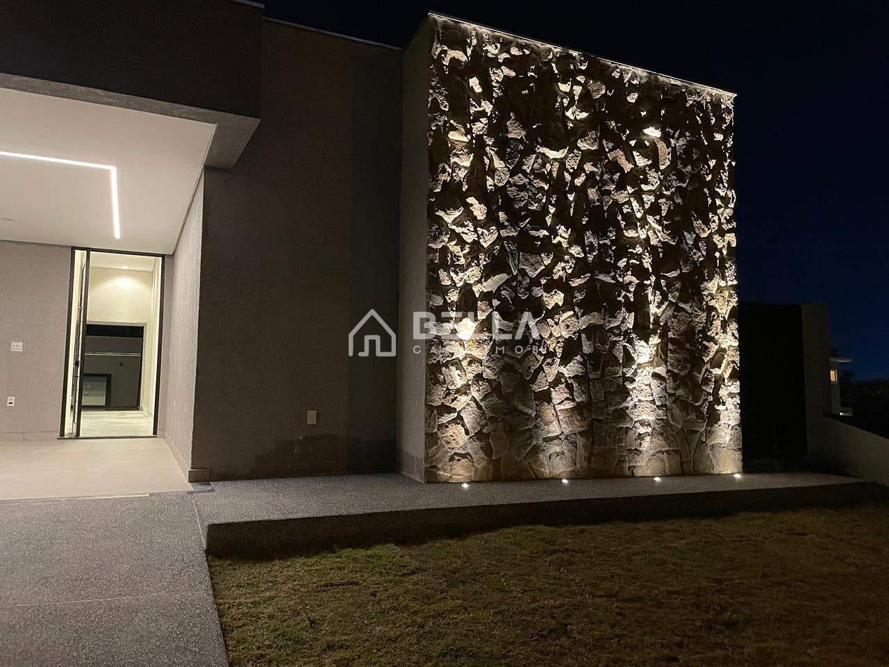 Casa à venda com 3 quartos, 220m² - Foto 2