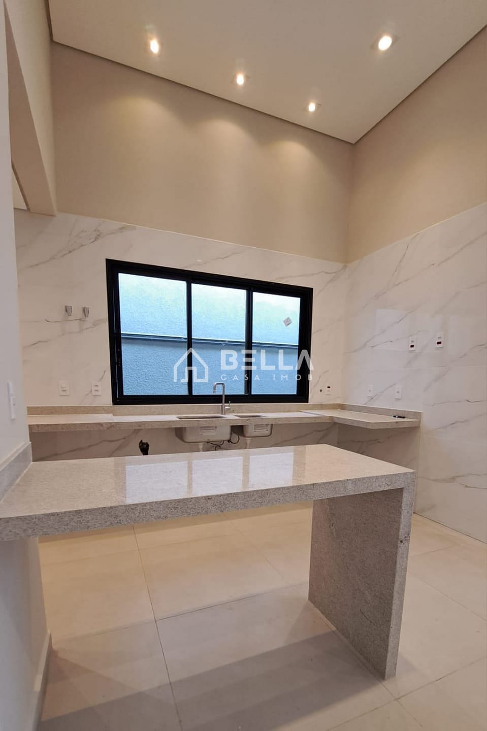 Casa à venda com 3 quartos, 220m² - Foto 8