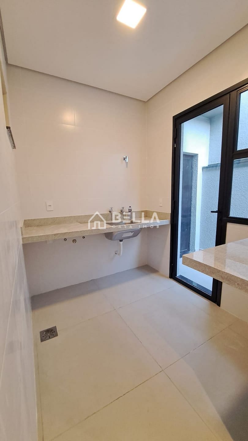 Casa à venda com 3 quartos, 220m² - Foto 9
