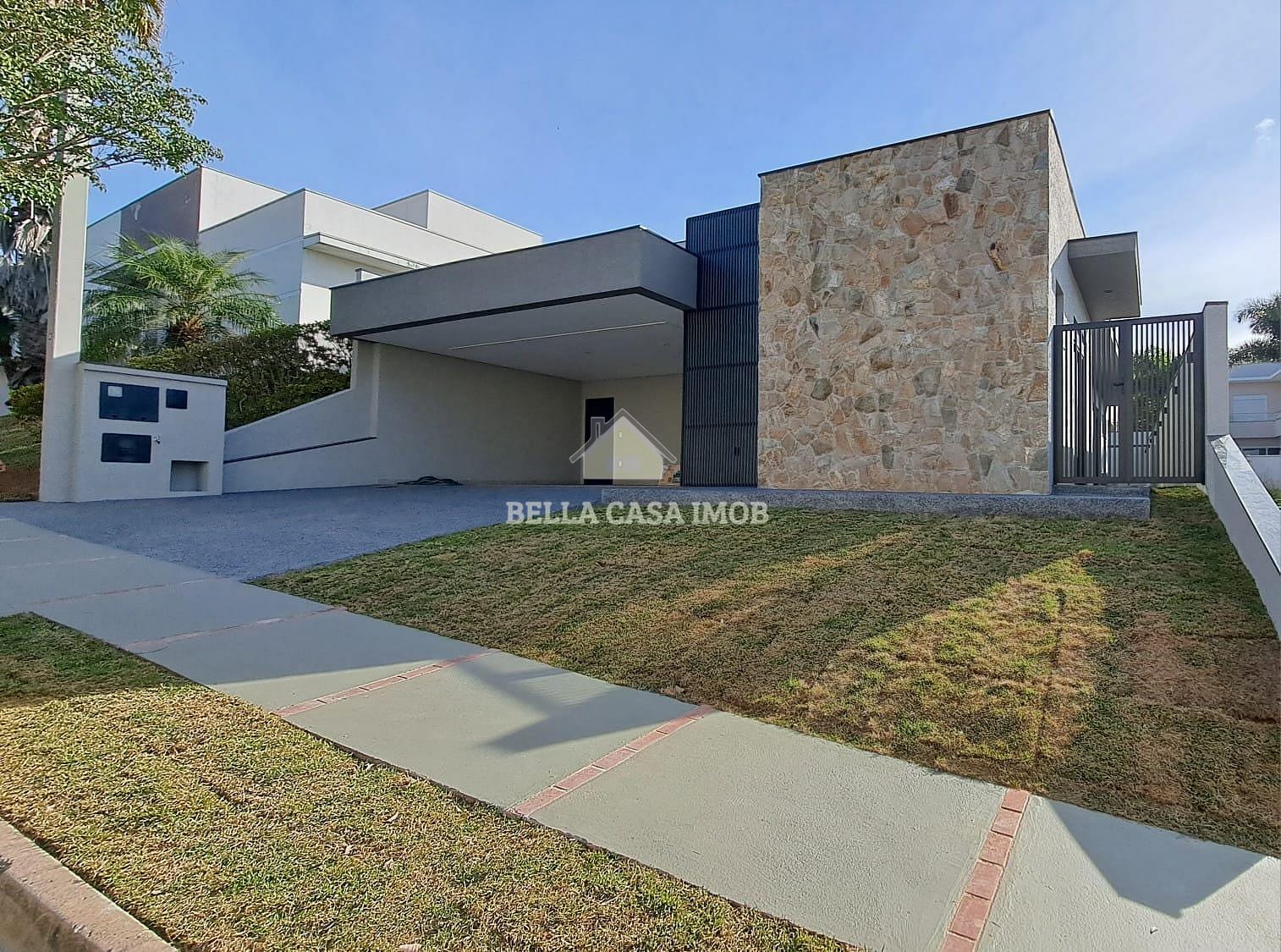 Casa à venda com 3 quartos, 220m² - Foto 1