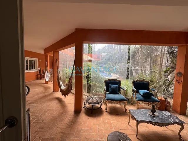 Casa com 1600m² 4 quartos e 7 banheiros, à venda ou para alugar, no bairro Residencial Tamboré em Barueri