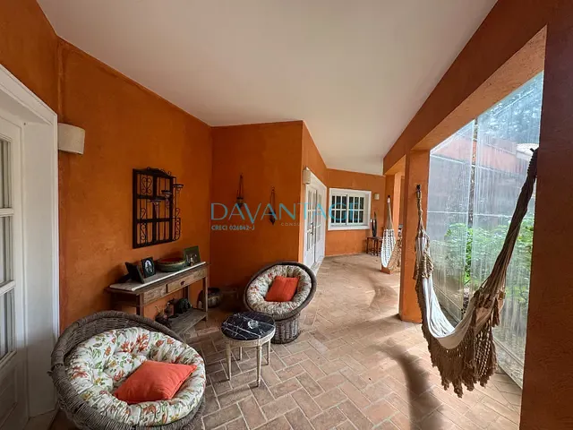 Casa com 1600m² 4 quartos e 7 banheiros, à venda ou para alugar, no bairro Residencial Tamboré em Barueri