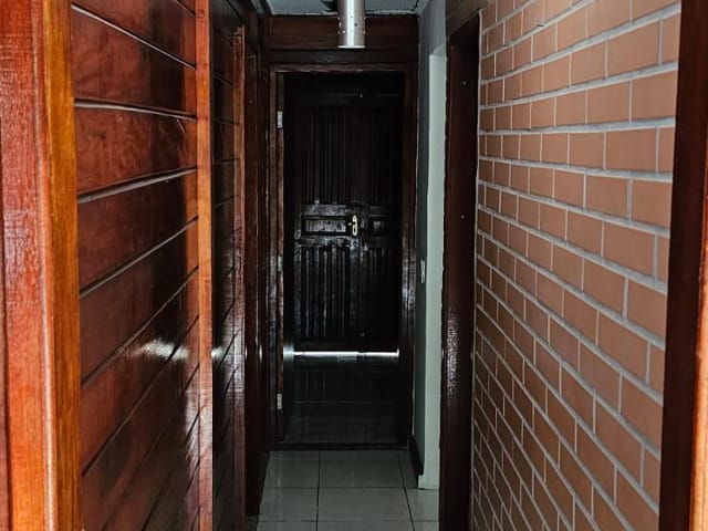 Casa 4 quartos e 2 banheiros, para alugar, no bairro Jardim Sulacap em Rio de Janeiro