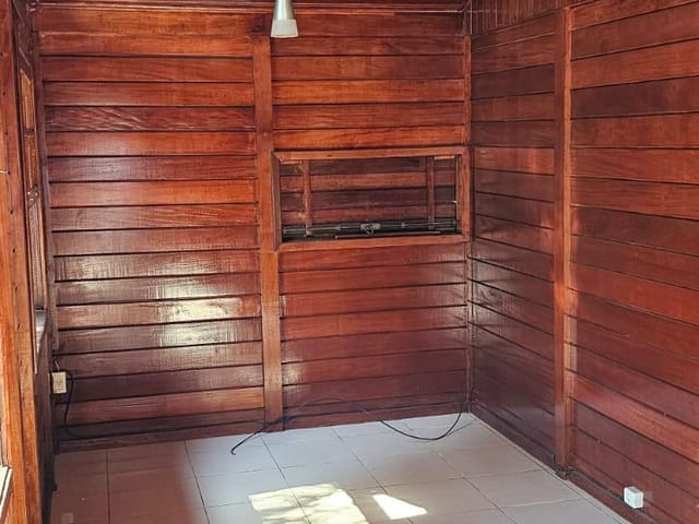 Casa 4 quartos e 2 banheiros, para alugar, no bairro Jardim Sulacap em Rio de Janeiro