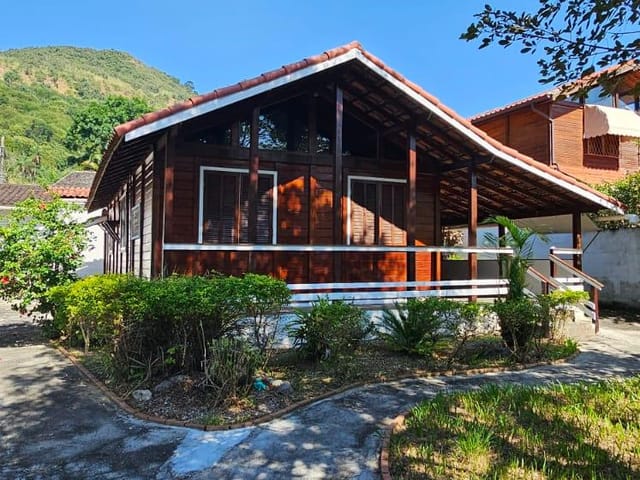 Casa 4 quartos e 2 banheiros, para alugar, no bairro Jardim Sulacap em Rio de Janeiro