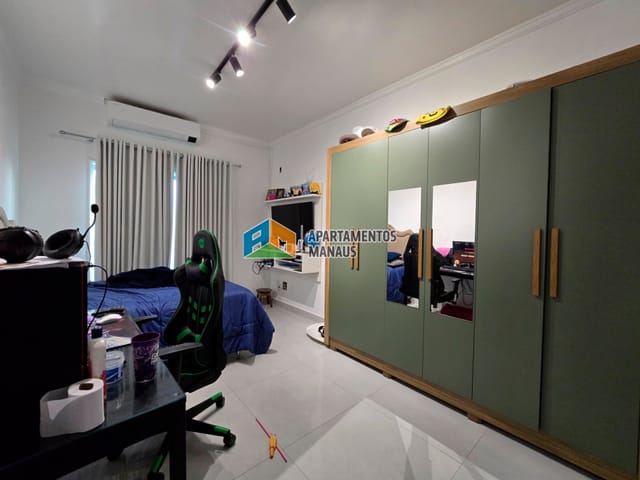 Casa 5 quartos e 5 banheiros, à venda, no bairro Flores em Manaus