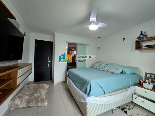 Casa 5 quartos e 5 banheiros, à venda, no bairro Flores em Manaus