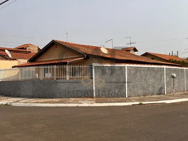 Casa com 250m² 3 quartos e 3 banheiros, à venda, no bairro Parque dos Ipes em Holambra