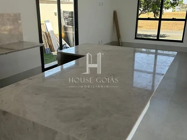 Casa com 305m² 4 quartos e 4 banheiros, à venda, no bairro Terras Alpha Residencial 2 em Senador Canedo