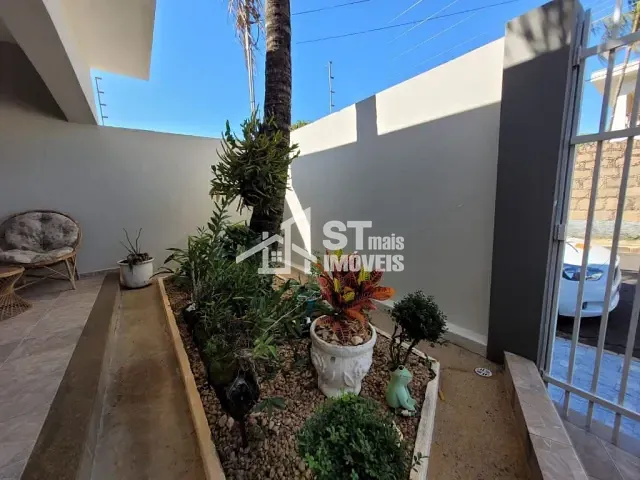 Casa com 300m² 3 quartos e 2 banheiros, à venda, no bairro Jardim Bela Vista em Andradas
