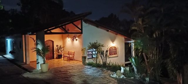 Casa com 2050m² 3 quartos e 2 banheiros, à venda, no bairro Chácaras Cataguá em Taubaté