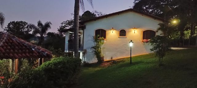 Casa com 2050m² 3 quartos e 2 banheiros, à venda, no bairro Chácaras Cataguá em Taubaté