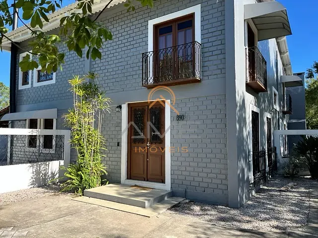 Casa com 10000m² 3 quartos e 5 banheiros, à venda, no bairro Laranjal em Pelotas