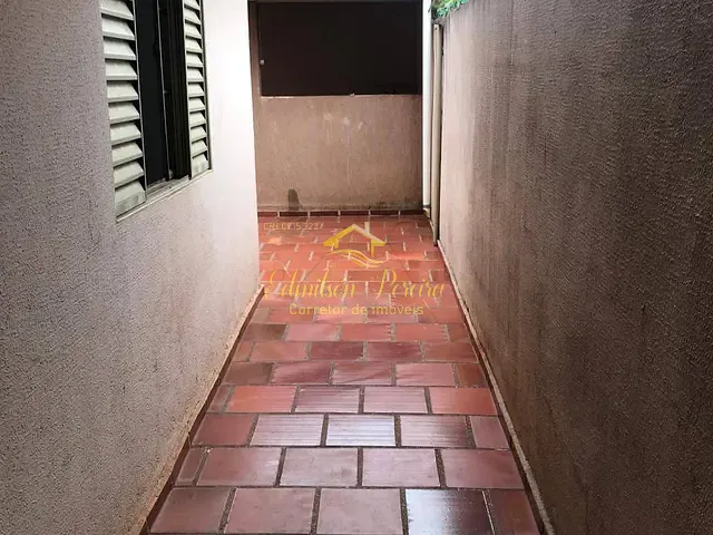 Casa com 200m² 3 quartos e 2 banheiros, à venda, no bairro Ernani Moura Lima em Londrina