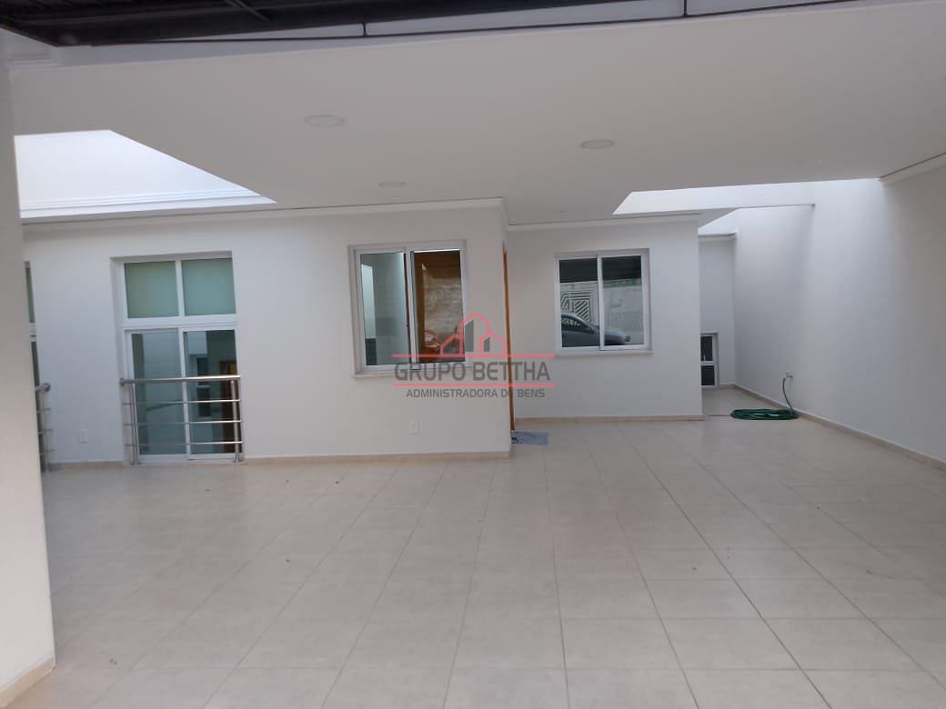 Casa à venda e aluguel com 3 quartos, 228m² - Foto 1