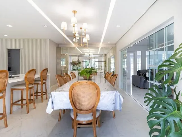 Casa com 2601m² 5 quartos e 8 banheiros, à venda, no bairro Esperança em Londrina