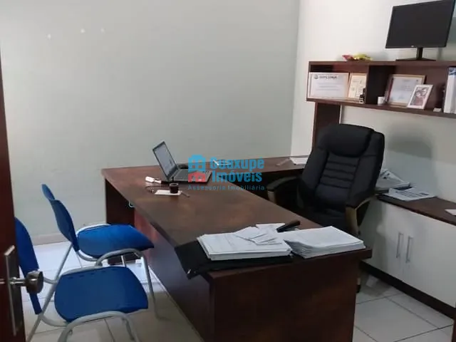 Casa com 220m², à venda, no bairro CENTRO em GUAXUPÉ