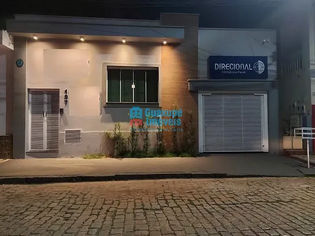 Casa com 220m², à venda, no bairro CENTRO em GUAXUPÉ