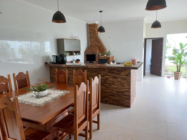 Casa com 375m² 3 quartos e 2 banheiros, à venda, no bairro Residencial Flamboyant em Nova Mutum