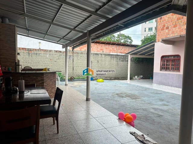 Casa 3 quartos e 2 banheiros, à venda, no bairro Flores em Manaus