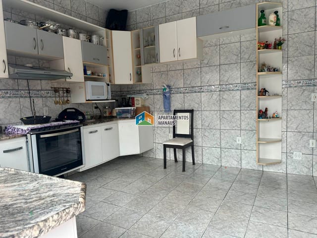 Casa 3 quartos e 2 banheiros, à venda, no bairro Flores em Manaus