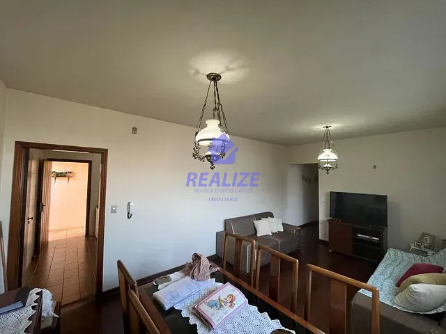 Casa com 258m² 3 quartos e 2 banheiros, à venda, no bairro Chácara Floresta em Botucatu