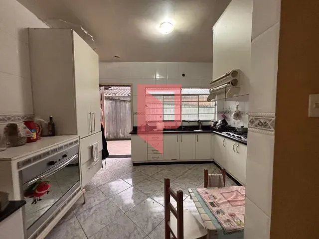 Casa com 300m² 4 quartos e 2 banheiros, à venda, no bairro Caiçaras em Belo Horizonte