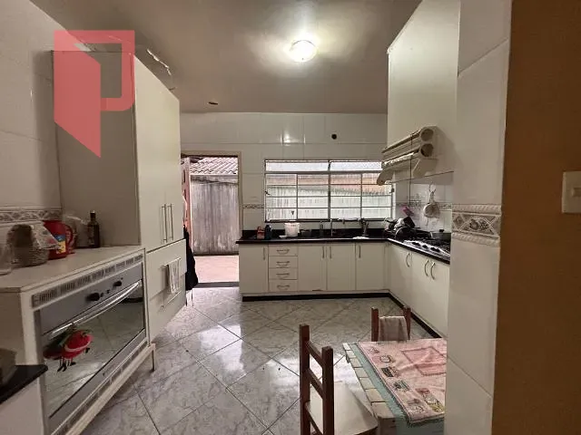 Casa com 300m² 4 quartos e 2 banheiros, à venda, no bairro Caiçaras em Belo Horizonte