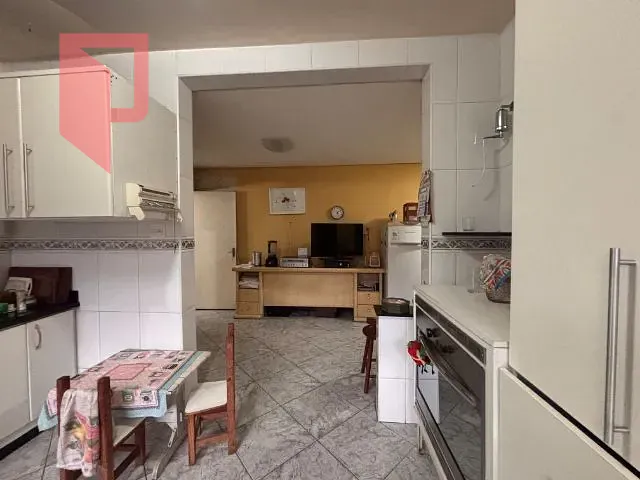 Casa com 300m² 4 quartos e 2 banheiros, à venda, no bairro Caiçaras em Belo Horizonte