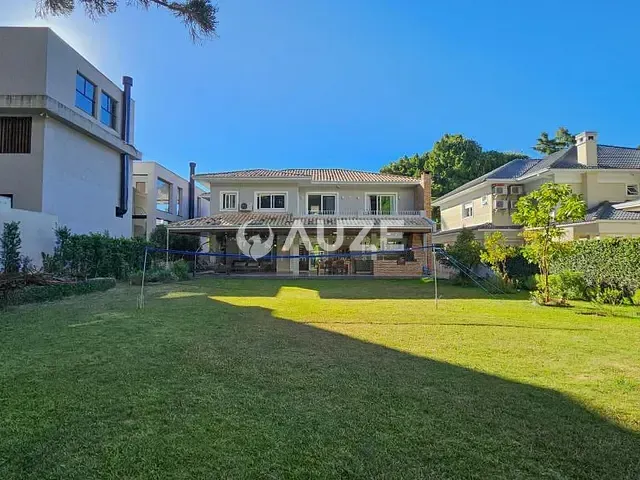 Casa com 365m² 4 quartos e 6 banheiros, à venda, no bairro Vista Alegre em Curitiba