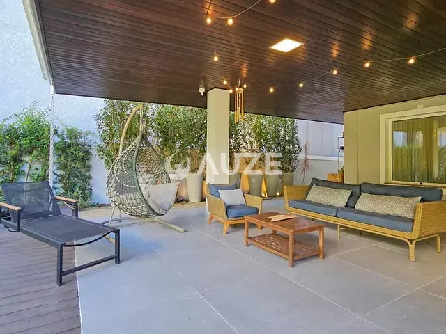 Casa com 365m² 4 quartos e 6 banheiros, à venda, no bairro Vista Alegre em Curitiba