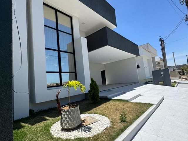 Casa com 300m² 3 quartos e 5 banheiros, à venda, no bairro Canafístula em Arapiraca