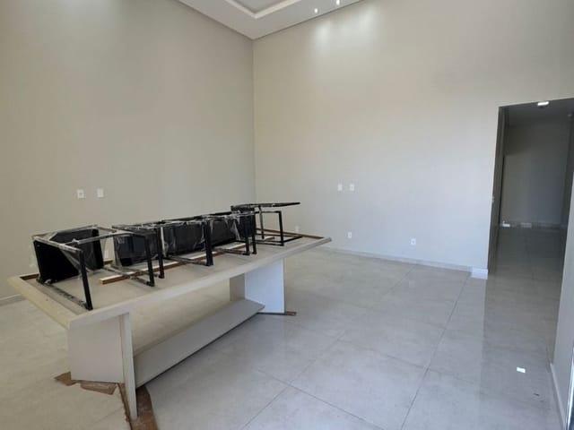 Casa com 300m² 3 quartos e 5 banheiros, à venda, no bairro Canafístula em Arapiraca