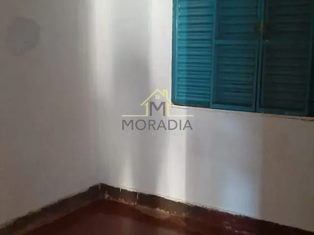 Casa com 400m² 2 quartos e 1 banheiro, à venda, no bairro Centro em Guaxupé