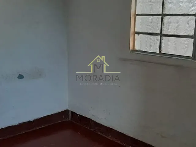 Casa com 400m² 2 quartos e 1 banheiro, à venda, no bairro Centro em Guaxupé