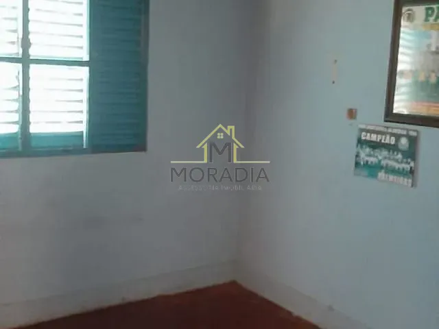 Casa com 400m² 2 quartos e 1 banheiro, à venda, no bairro Centro em Guaxupé