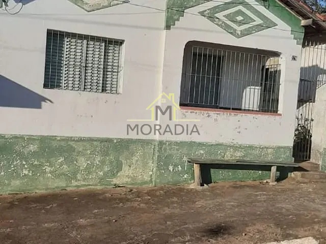 Casa com 400m² 2 quartos e 1 banheiro, à venda, no bairro Centro em Guaxupé