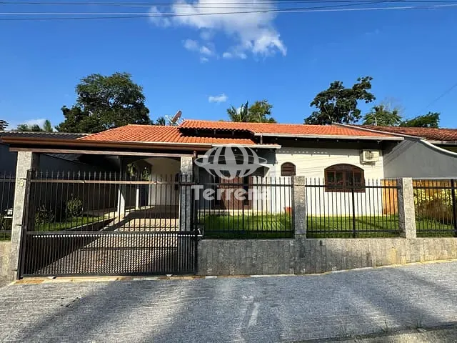 Casa com 350m² 3 quartos e 3 banheiros, para alugar, no bairro Passo Manso em Blumenau
