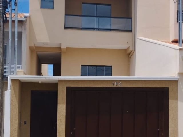 Casa com 150m², à venda, no bairro Paulo Lopes em Cambuí