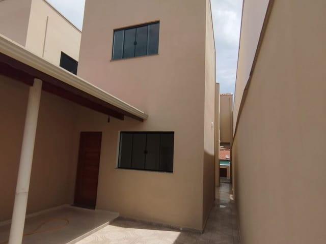 Casa com 150m², à venda, no bairro Paulo Lopes em Cambuí