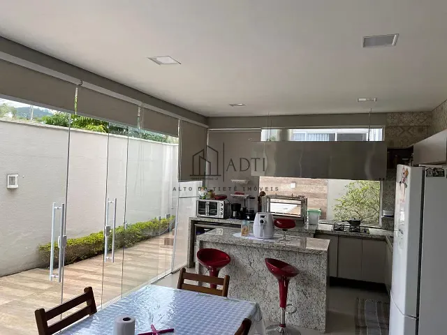 Casa 4 quartos e 5 banheiros, à venda, no bairro Fazenda Rodeio em Mogi das Cruzes