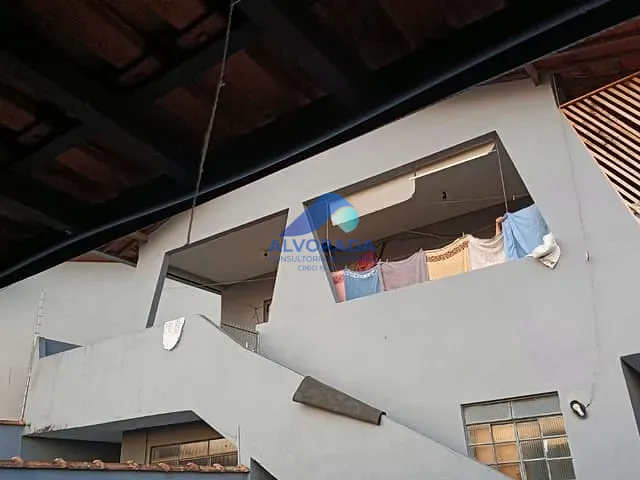 Casa com 300m² 3 quartos e 1 banheiro, à venda, no bairro Vila Tesouro em São José dos Campos