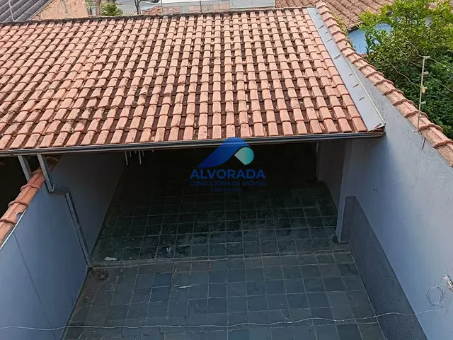 Casa com 300m² 3 quartos e 1 banheiro, à venda, no bairro Vila Tesouro em São José dos Campos