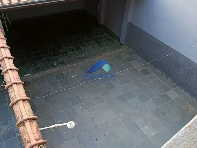 Casa com 300m² 3 quartos e 1 banheiro, à venda, no bairro Vila Tesouro em São José dos Campos