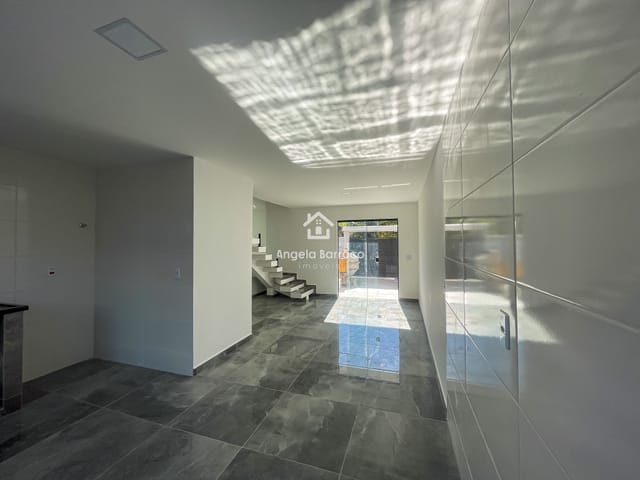 Casa com 100m² 2 quartos e 3 banheiros, para alugar, no bairro Jardim Atlântico Oeste (Itaipuaçu) em Maricá
